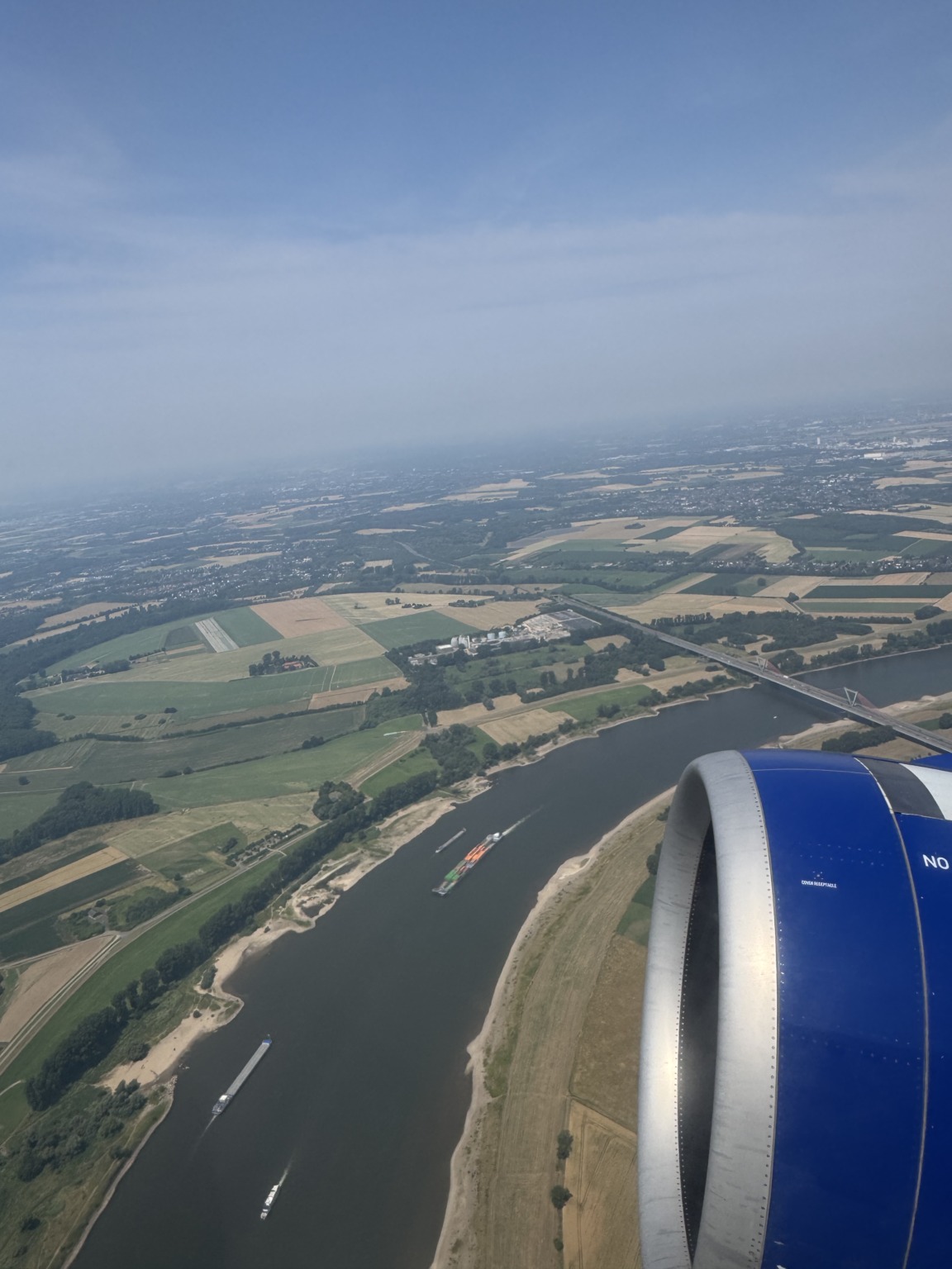Schöner Blick aus dem Flugzeug auf dem Rhein.