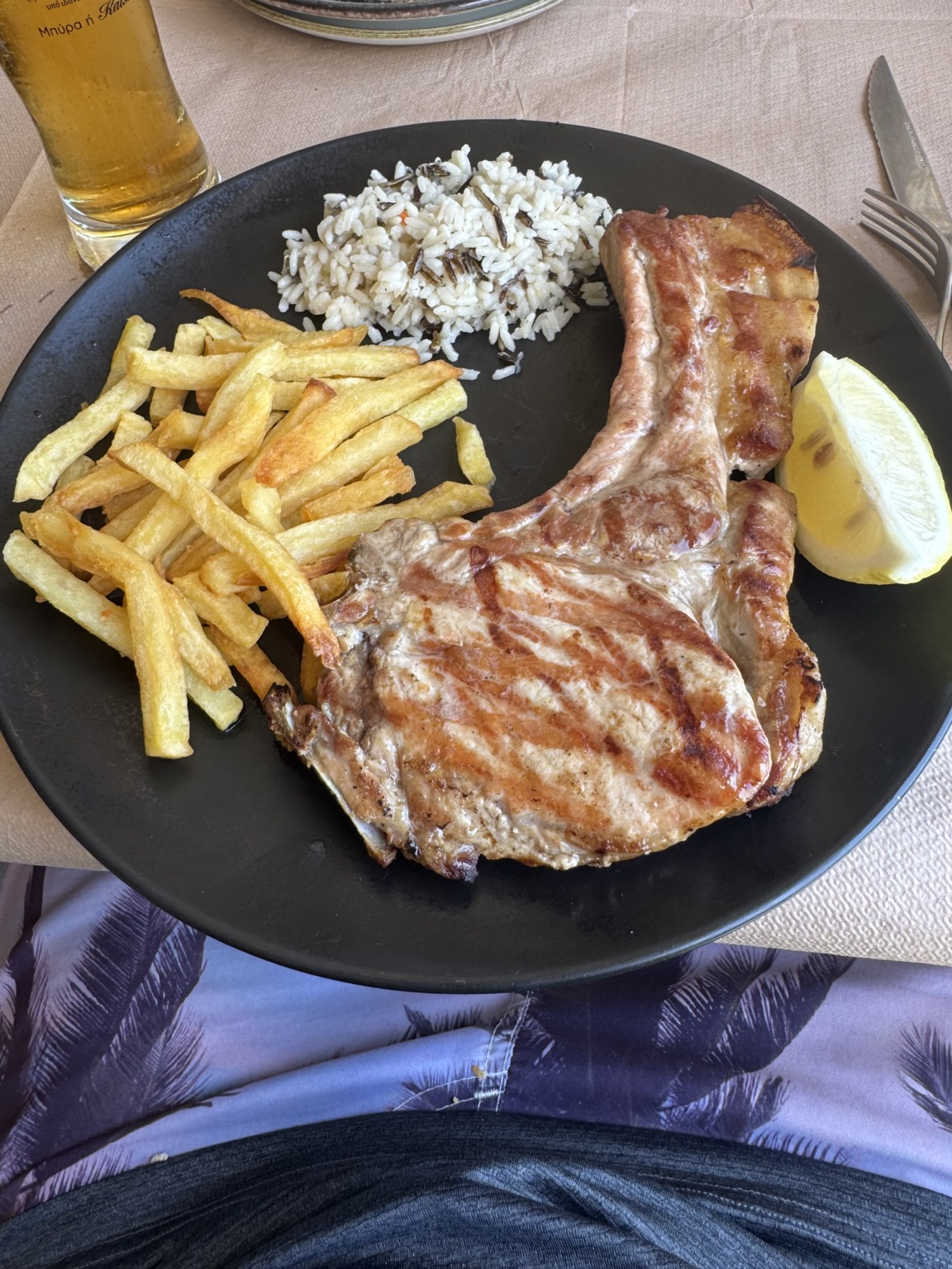 Pork Chops im Faros am Makryammos Beach